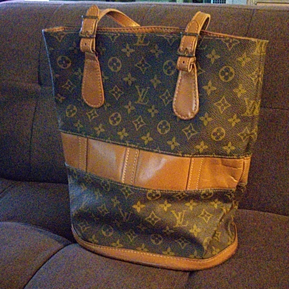Auth. Louis Vuitton  bucket style hand bag